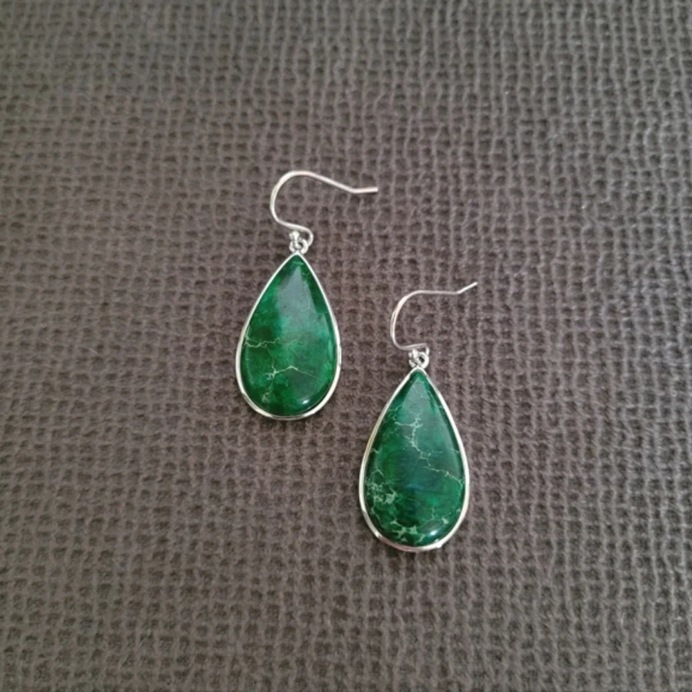 Iris & Lily Green💚 Jasper Earrings - Picture 5 of 16
